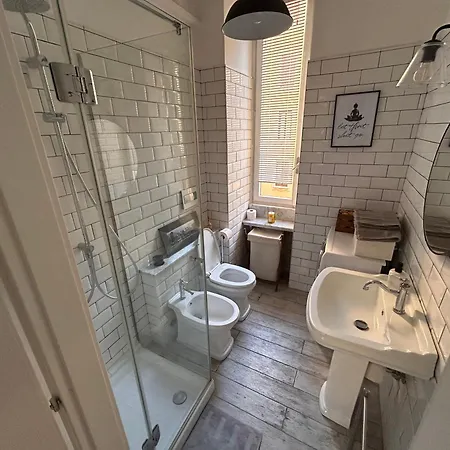 Two Steps From Station Appartamento